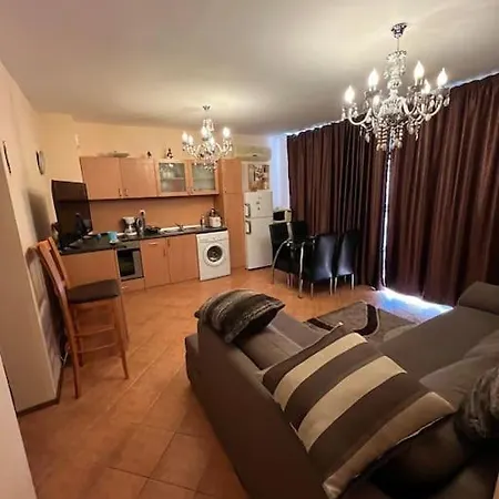 Spacious Sunny 2 Bedroom Fits 6 * サニービーチ