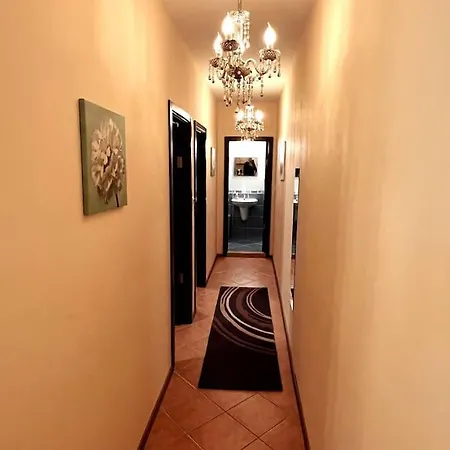 Spacious Sunny 2 Bedroom Fits 6 アパート *