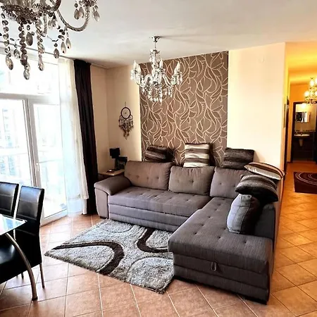 Spacious Sunny 2 Bedroom Fits 6 * Sunny Beach